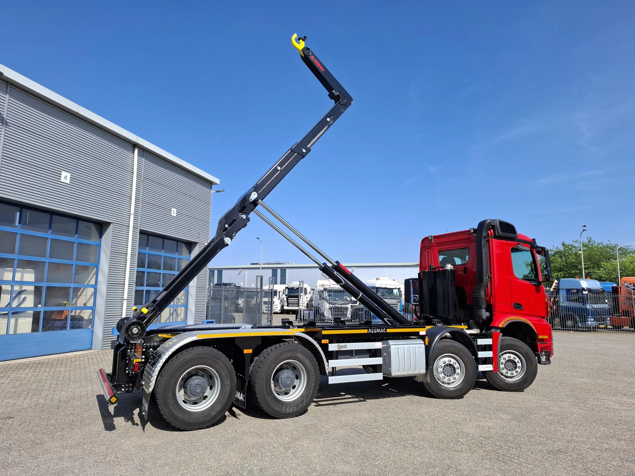 Mercedes-Benz Arocs 3242 2024 - / 8X4 / HIAB 25TON HOOKLIFT / !! 35539 KM!! / TOP CONDITION / BIG AXLE / FRIDGE / SMART TACHO / AUTOMATIC / EURO-6 / 2024 immagine 9