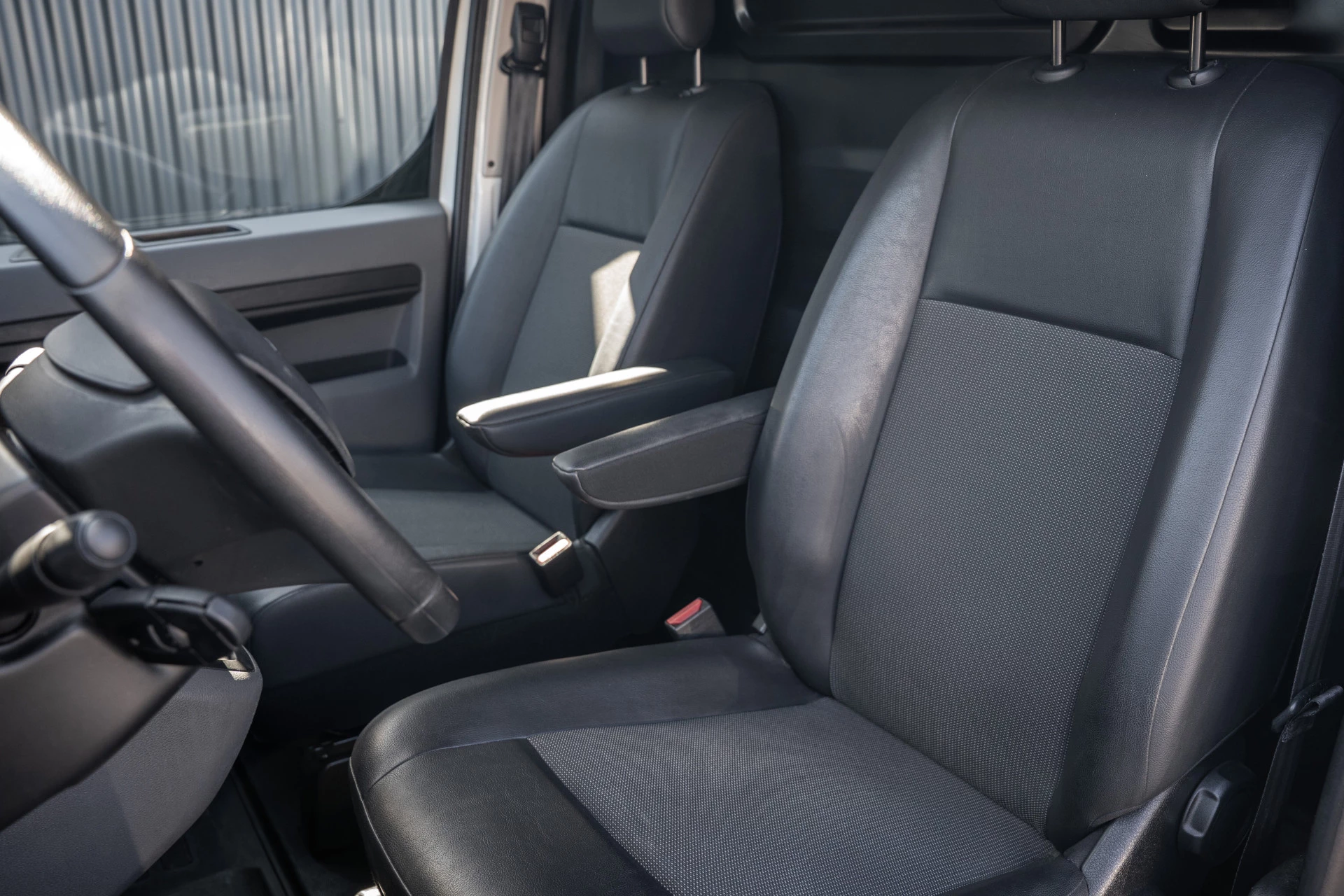 Opel Vivaro 2021 - 2.0 L2H1 | 150 PK | Cruise | Airco | Imperiaal | Trekhaak image 14