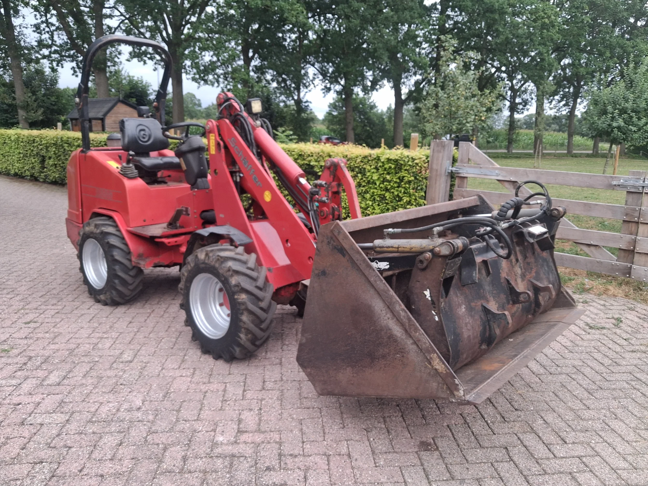 Schäffer 2336 2009 - 2336 met bak en mestklem afbeelding 6