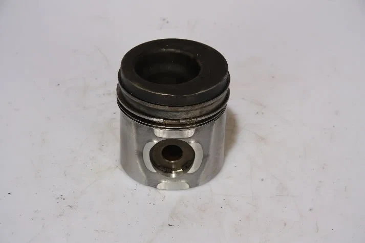 Renault - Engines & Parts Renault DCI4 Zuiger Gebr. afbeelding 1