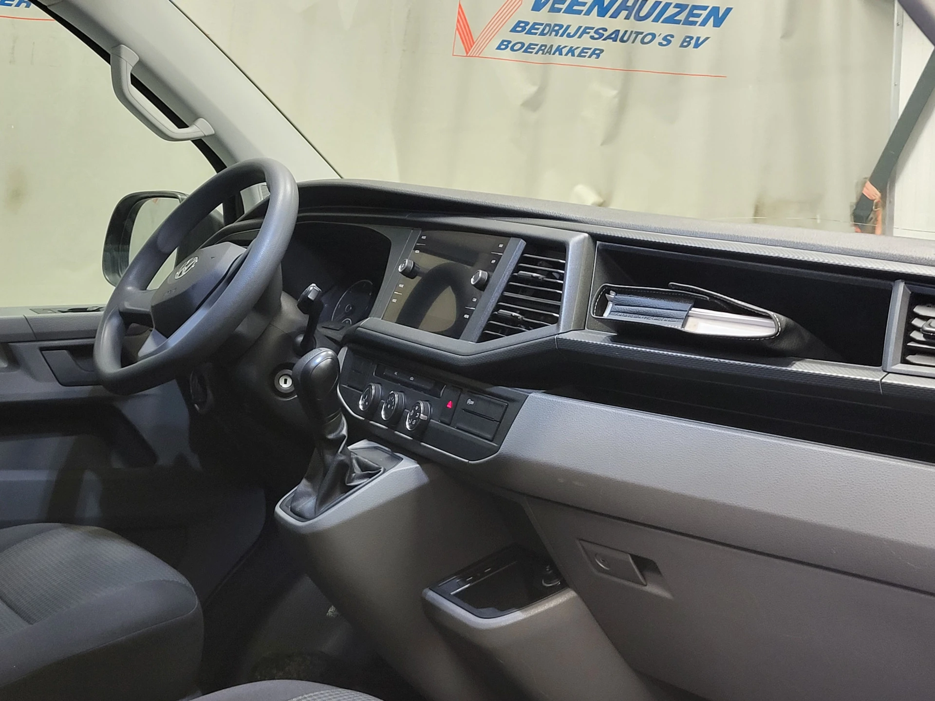 Volkswagen Transporter 2020 - 2.0TDI 150pk L2/H1 Automaat Euro 6! image 9