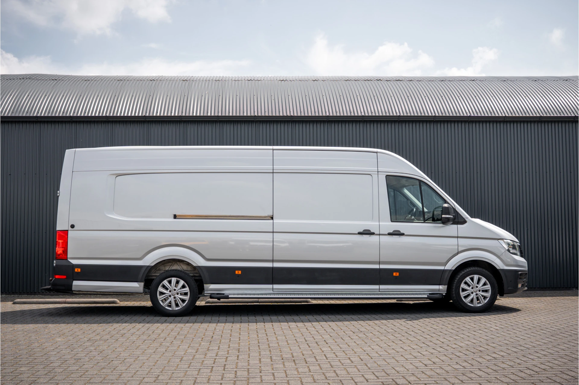Volkswagen Crafter 2023 - 2.0 TDI XL L5H3 | 177 PK | Rijplaten | Automaat | LED | Camera | Carplay | Schuifdeur L+R | PDC | Trekhaak afbeelding 7