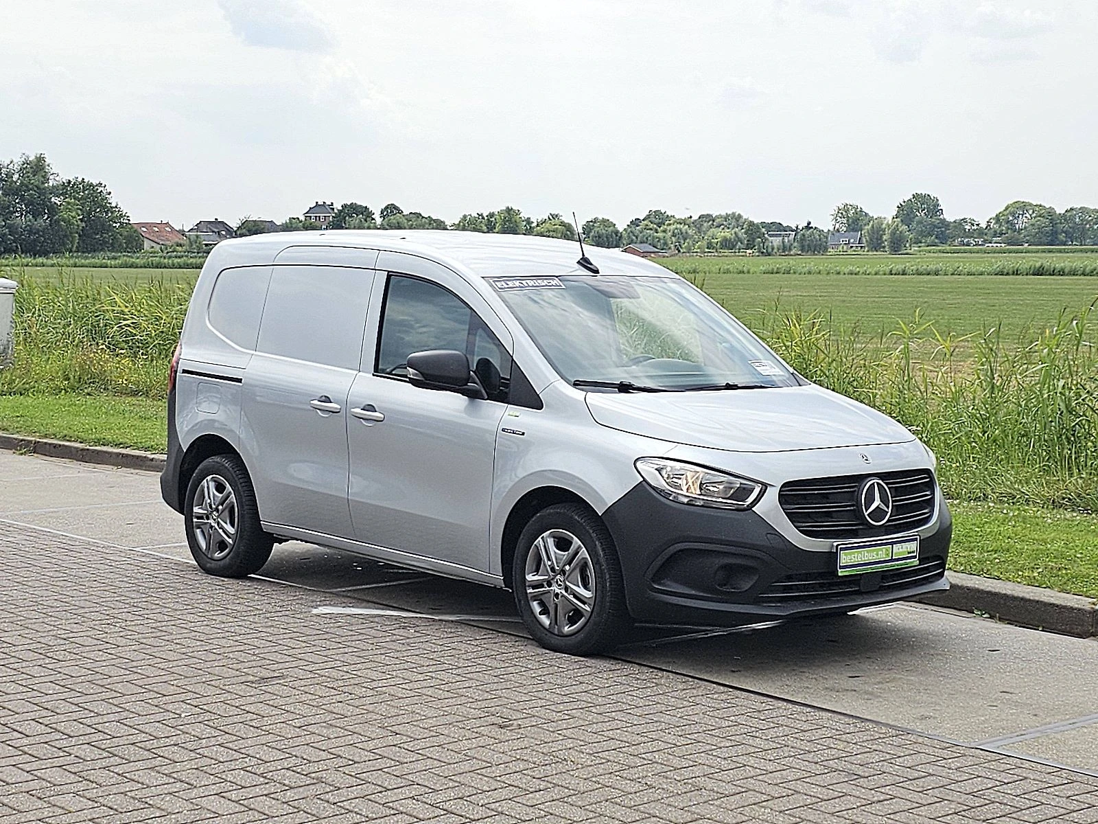 Mercedes-Benz eCitan 2024 изображение 5