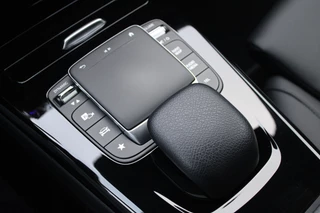 Mercedes-Benz A-Class 2020 - 250e AUT8 Premium LEDER CARPLAY WIDESCREEN SFEER CAMERA изображение 26