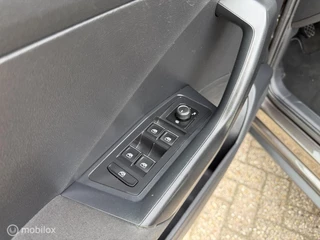 Volkswagen T-Roc 2018 - 1.0 TSI Style 116 PK Airco Navi PDC obrazek 12