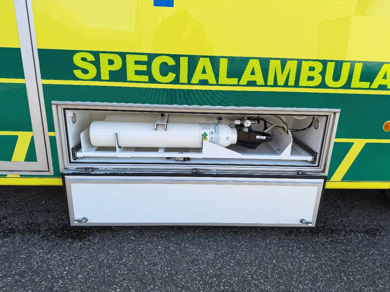 Mercedes-Benz Sprinter 2016 - 519CDI Special Ambulance Laadklep Automaat Airco Cruisecontrol V6 74000KM obrázek 10