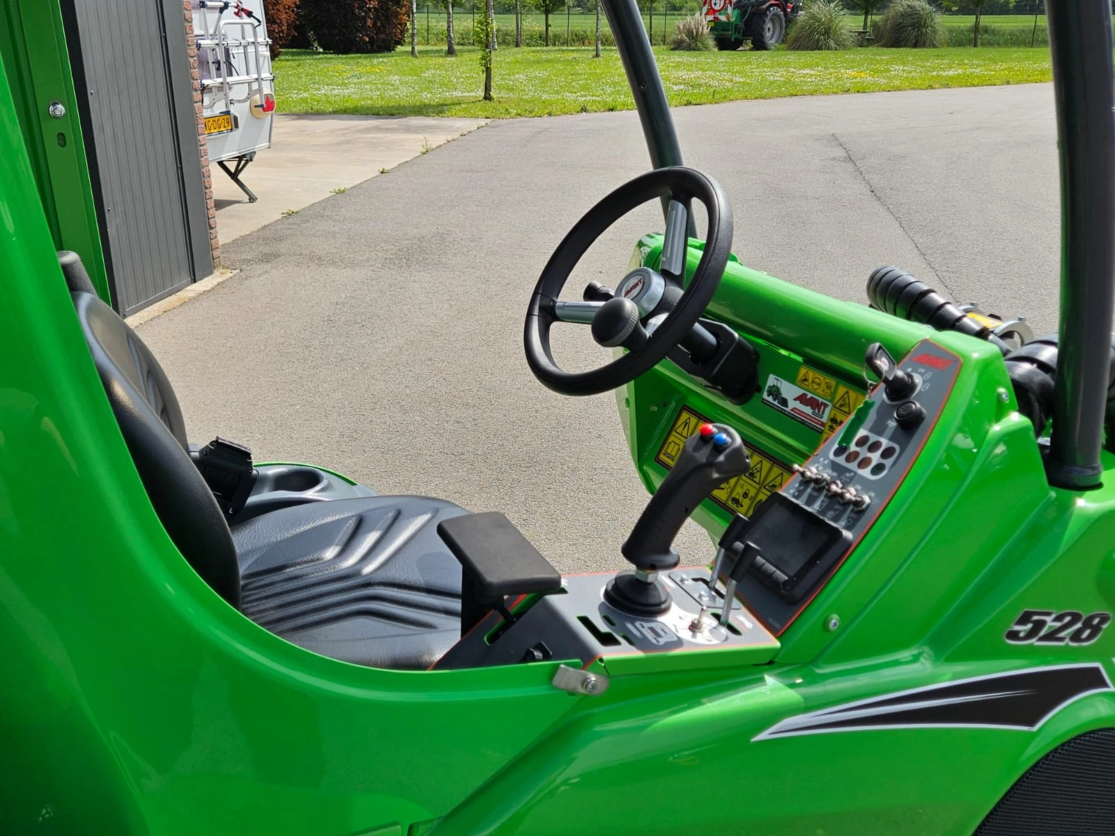 Avant 2024 - 528 TDL+ mini-shovel afbeelding 18