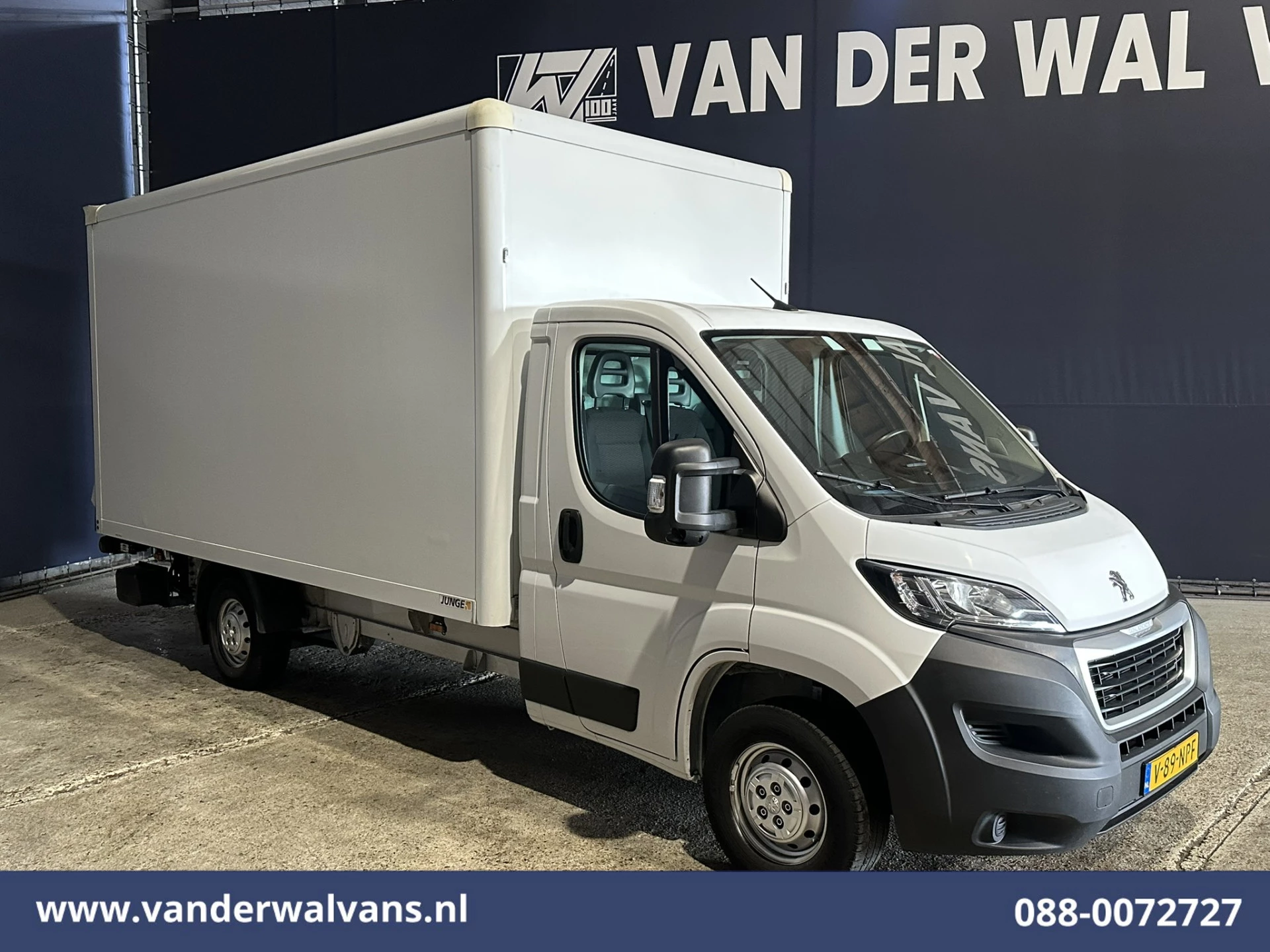 Peugeot Boxer 2022 - 2.2 BlueHDi 141pk Bakwagen 436cm Lang Laadklep Euro6 Airco | Cruisecontrol | 1055kg laadvermogen image 8
