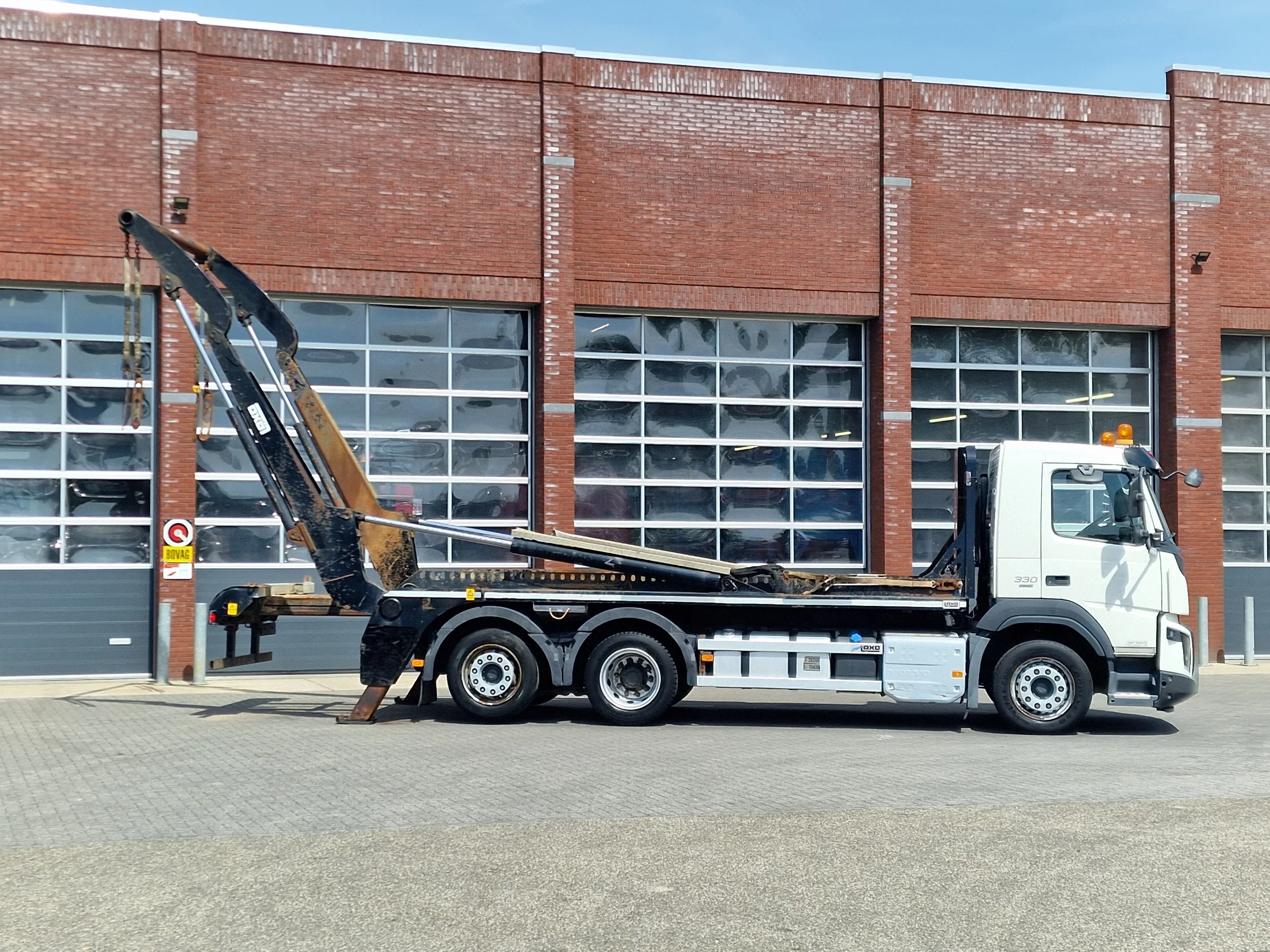 Volvo FMX 330 2017 - 6x2*4 - Skiploader Laxo - Euro 6 - Steering axle - Rear extendable immagine 7