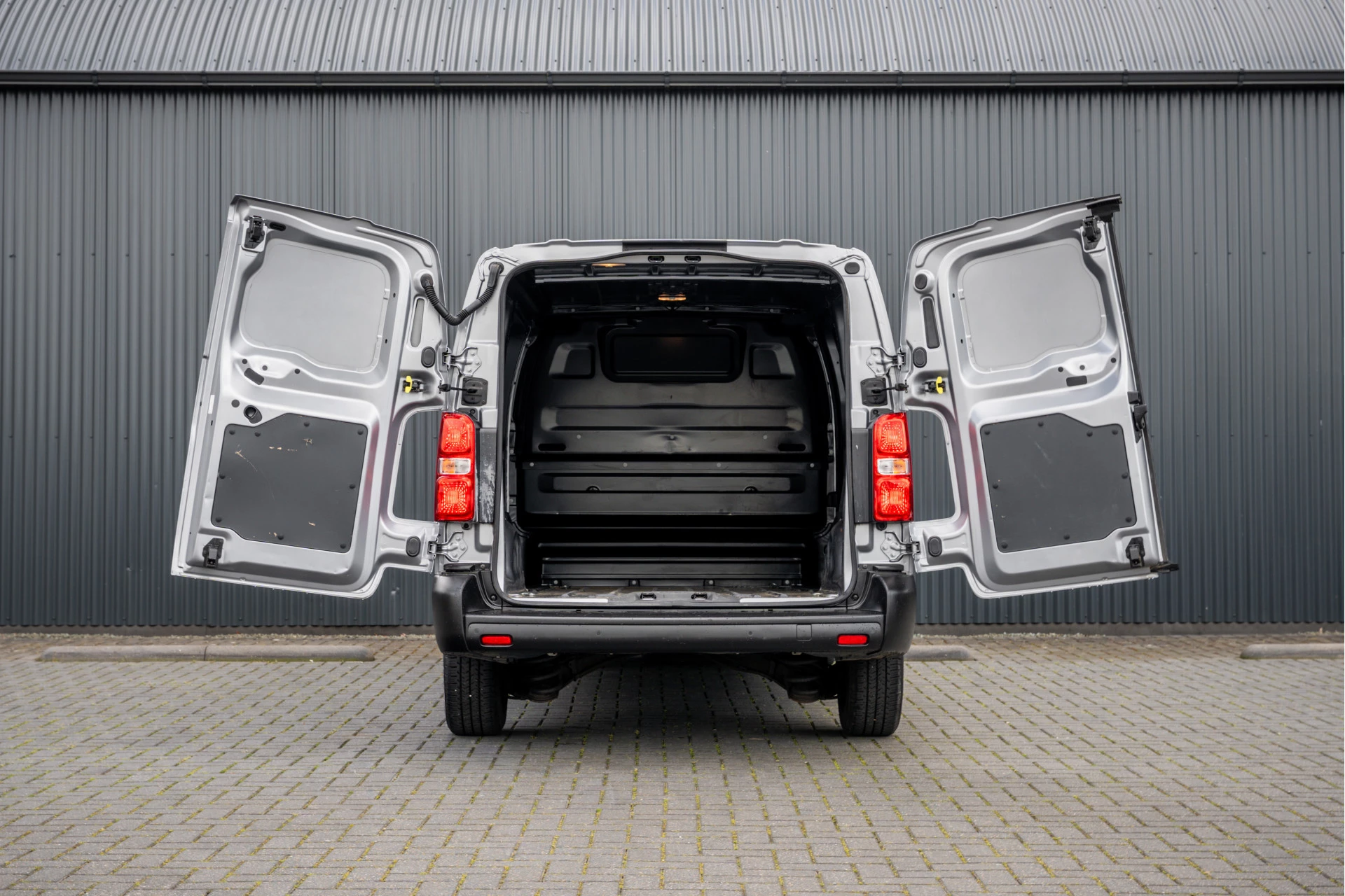 Opel Vivaro 2023 - 2.0 | 145 PK | L3H1 | Camera | Carplay | Cruise | Airco | Parkeersensoren | 3-Zits Bild 9