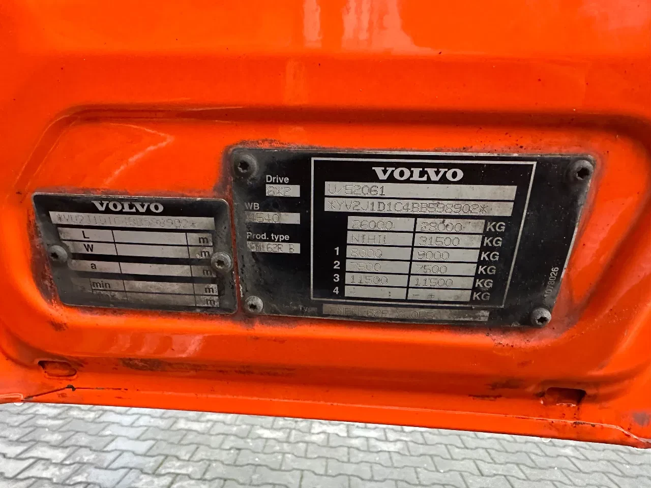 Volvo 340 2012 - FM 6x2 (euro 5) + IPSAM Hogedruk wegdek reiniger / High Pressure Road Surface Cleaner immagine 12