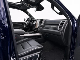 Dodge Ram 1500 2024 - Laramie Night Edition Modeljaar "24 | BOMVOL!| Panoramadak elect. | Luchtvering | Virtual cockpit | Adaptive cruise | *vaste treeplanken| Geheel rijklaar incl. LPG &Trekhaak| bild 15