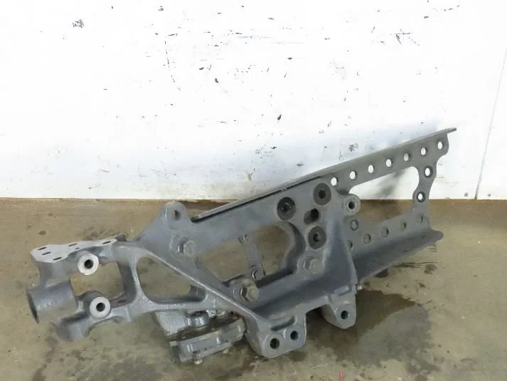 Mercedes-Benz - Body & Chassis Parts Chassis steun Li. MB MP4 afbeelding 1