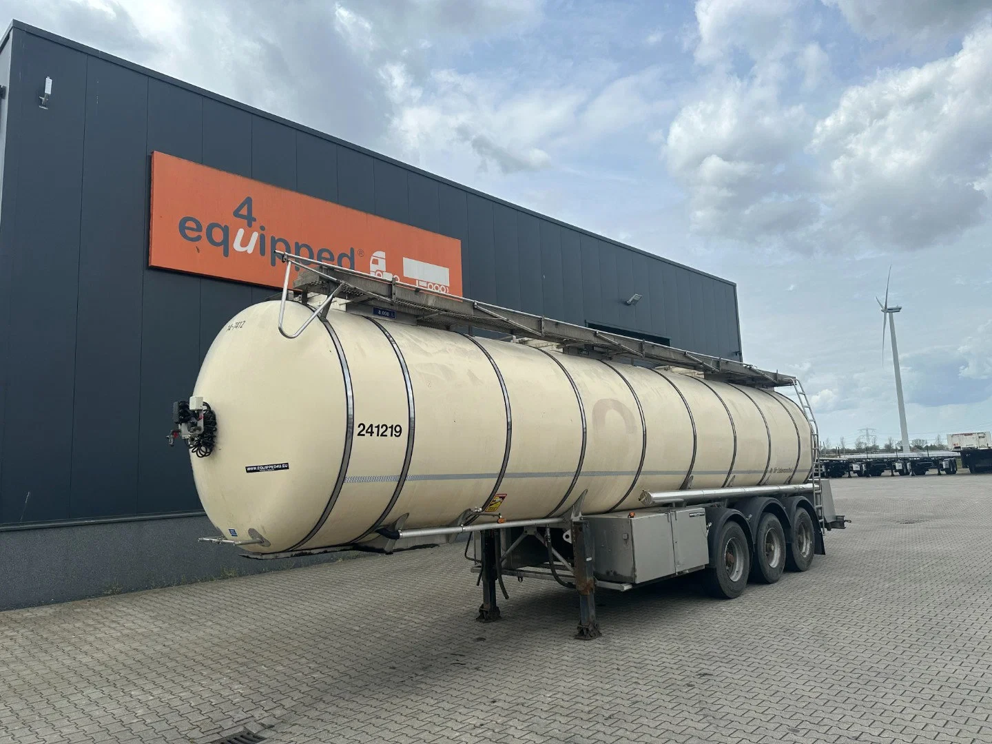 Feldbinder 1999 - LEBENSMITTEL / LEVENSMIDDELEN / FOOD / 33.500L / 3-COMP / PUMPE / LIFTACHSE Bild 1