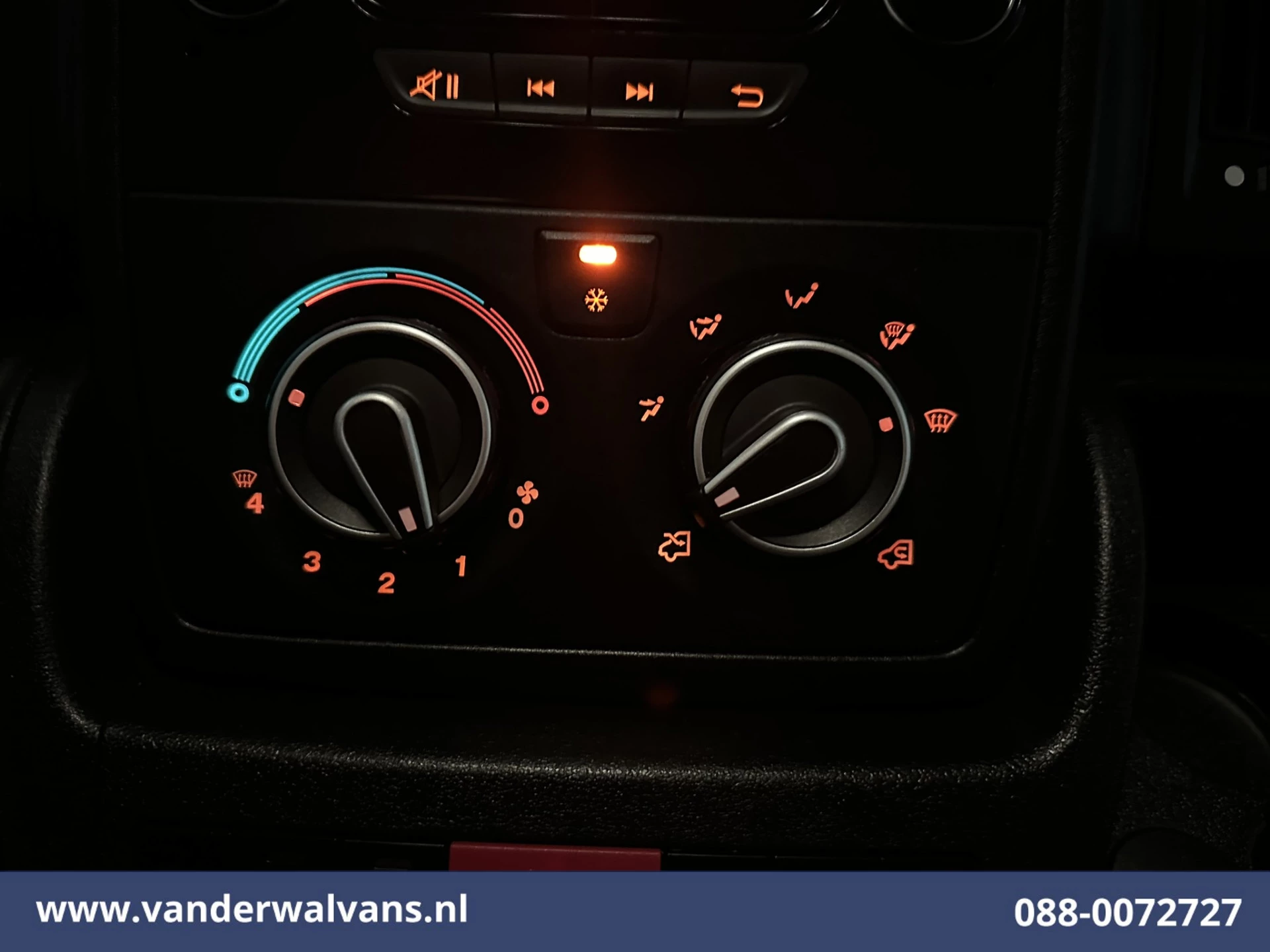 Peugeot Boxer 2022 - 2.2 BlueHDi 141pk Bakwagen 435cm Lang Laadklep Euro6 Airco | 1055kg laadvermogen | Cruisecontrol image 5