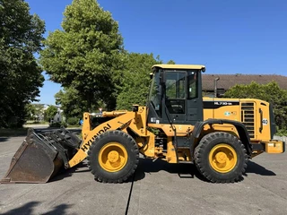 Hyundai HL730-9A 4X4 Radlader Mulch-/Klappschaufel KLIMA A 2016 - HL730-9A 4X4 Radlader Mulch-/Klappschaufel KLIMA A/C image 1