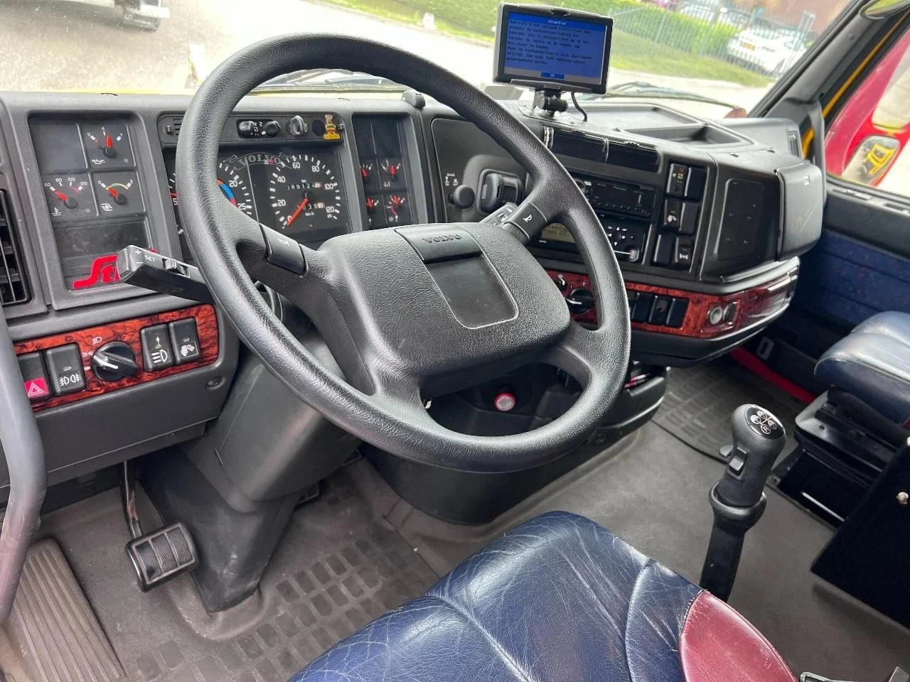Volvo NH 12.460 2001 afbeelding 14