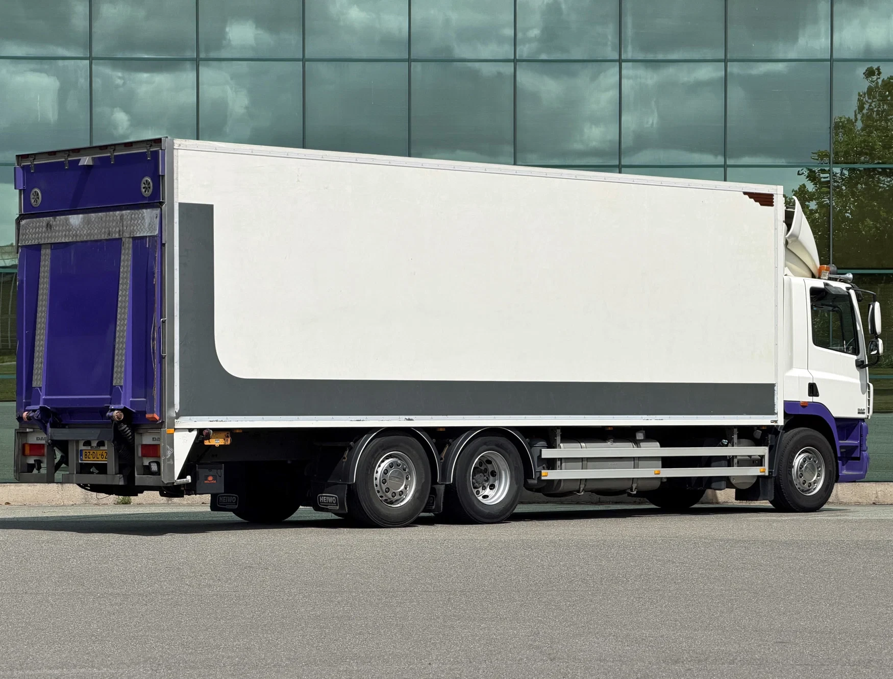 DAF CF 85.360 2011 - FAN EURO 5 AIRCO HEIWO ISOLATED BOX DHOLLANDIA 3000 KG. TAIL LIFT HOLLAND-TRUCK afbeelding 4