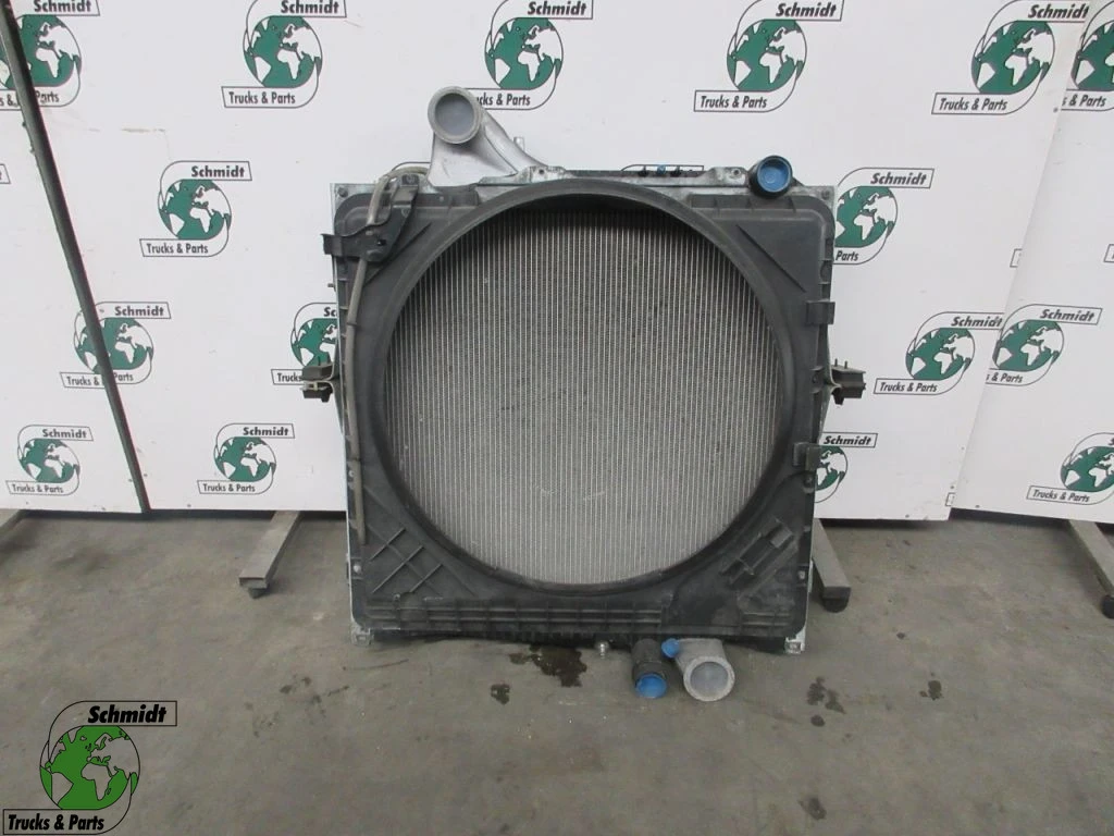 Renault - 7422174115 RADIATEUR RENAULT T 460 EURO 6 afbeelding 1