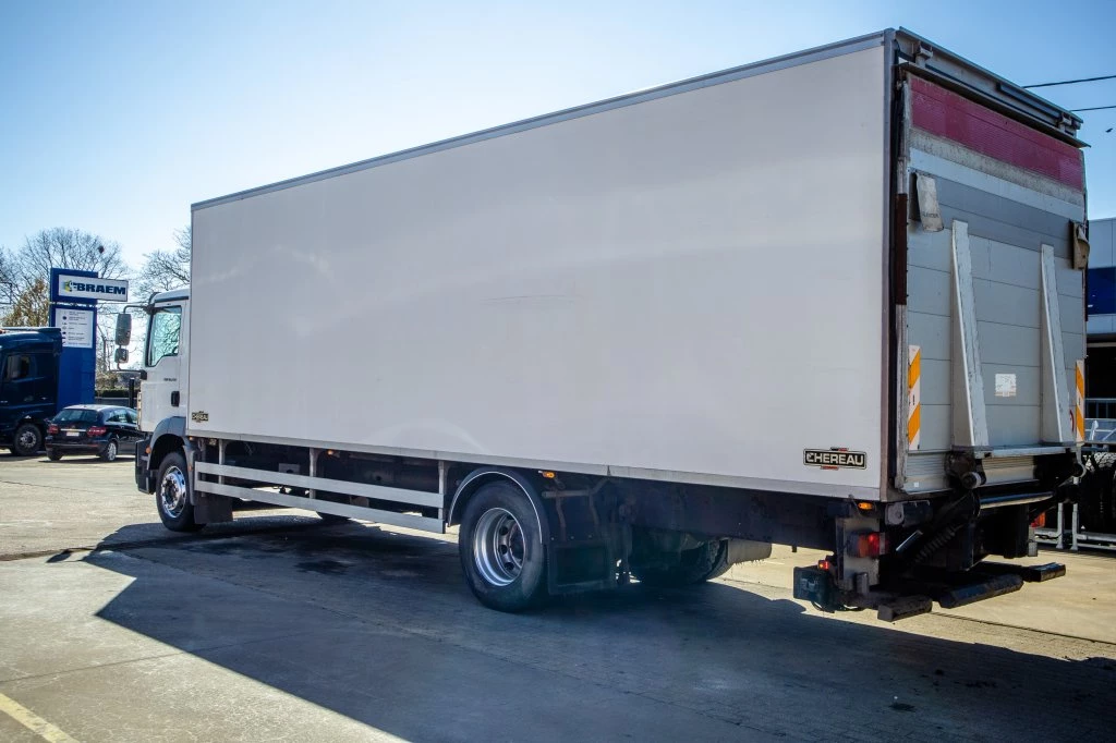 MAN TGM 2009 - 18.250 BL + CHEREAU+DHOLLANDIA image 4