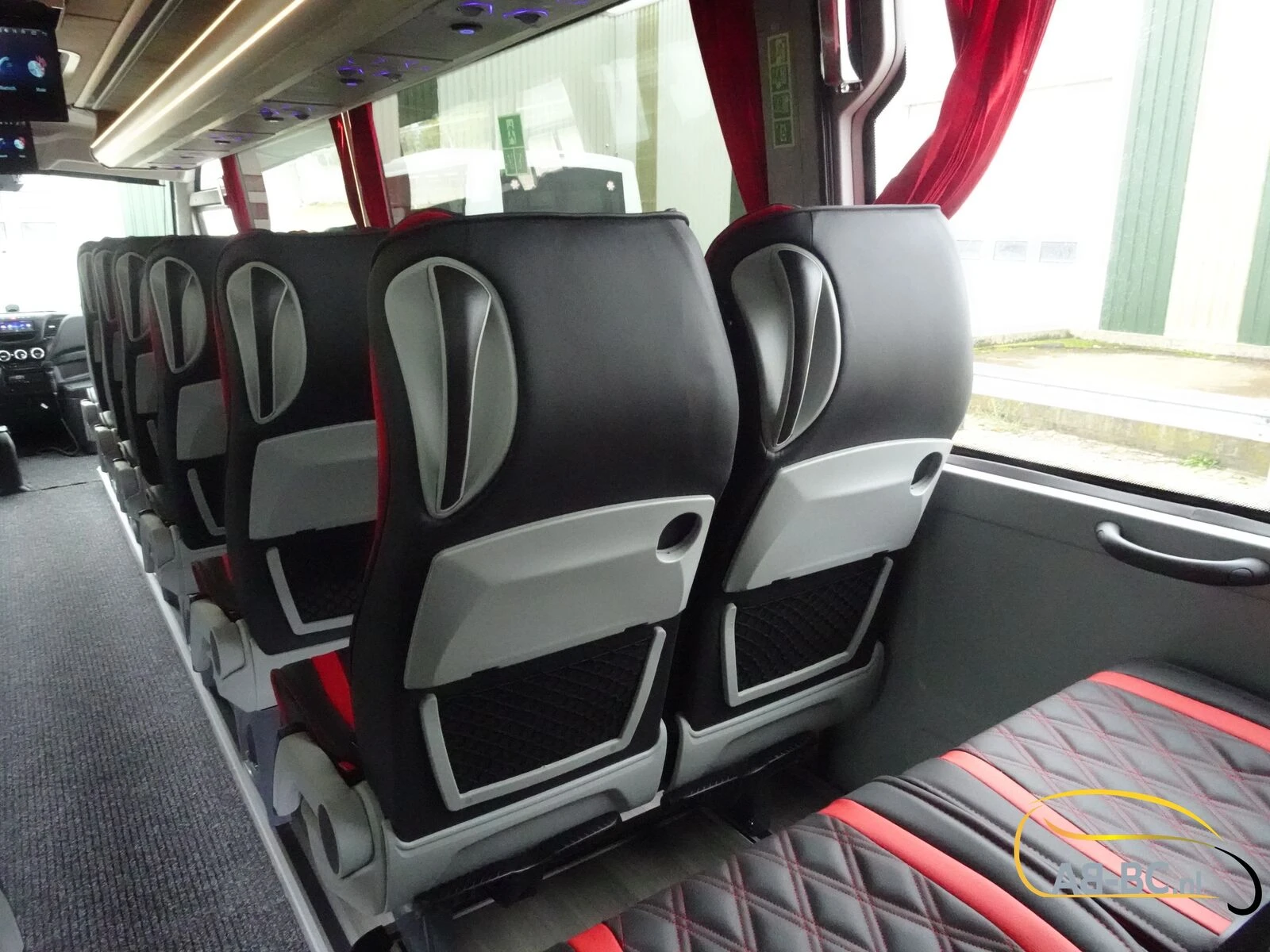 Iveco Aveuro Tourna 35 Seats EURO 6 2 Units Available afbeelding 86
