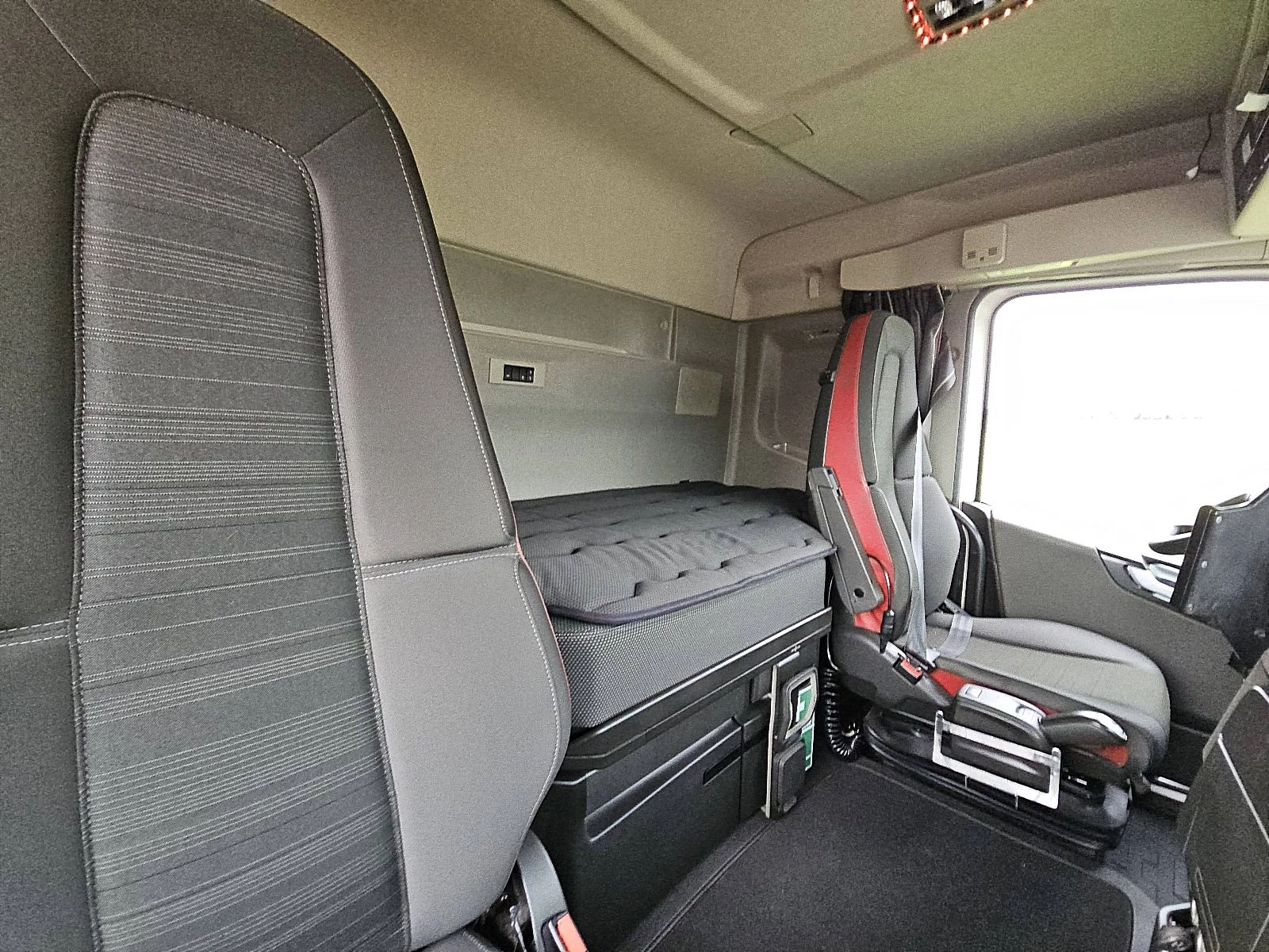 Volvo FH 2020 - 500 image 14