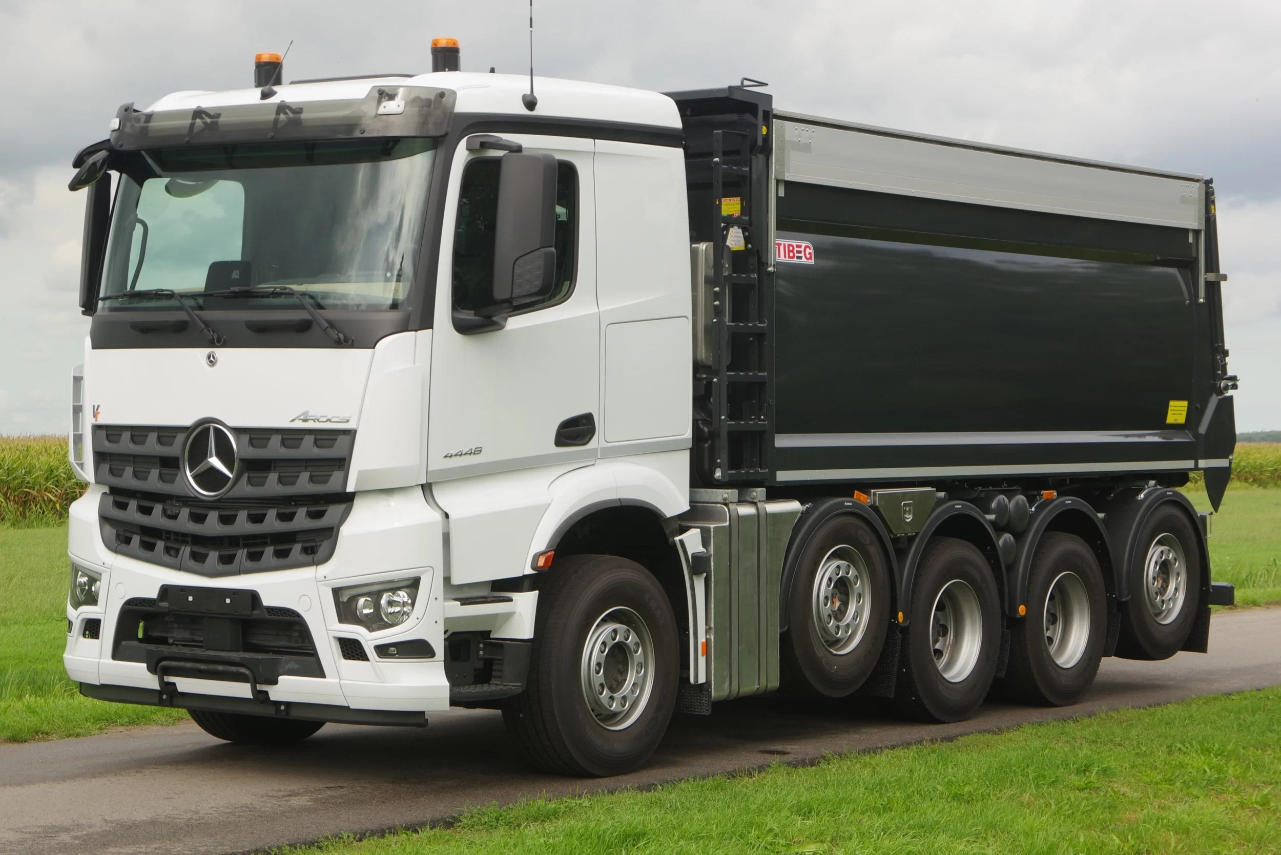 Mercedes-Benz Arocs 4648 10x4/6 2026 - Quadro met Tibeg achteroverkipper afbeelding 1