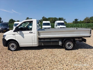 Volkswagen Transporter 2017 - 2.0 TDI L2H1 , EURO 6 , 150 PK , Airco , trekhaak, lengte bak 2.93 m. image 2 miniature