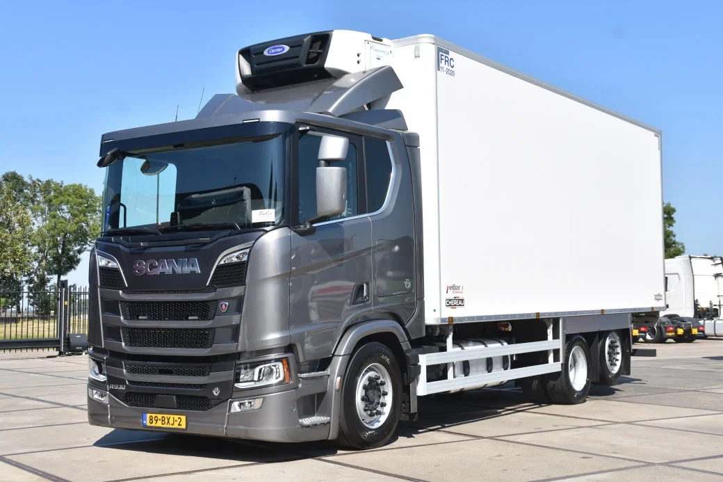 Scania R 2024 - R530 V8 NGS 6x2*4LB + CARRIER SUPRA 550 - SUPER - LIKE NEW - ONLY 71 TKM - NEW TACHO - FULL AIR - PARK. AIRCO - WHEELBASE: 475 CM - LED - afbeelding 1