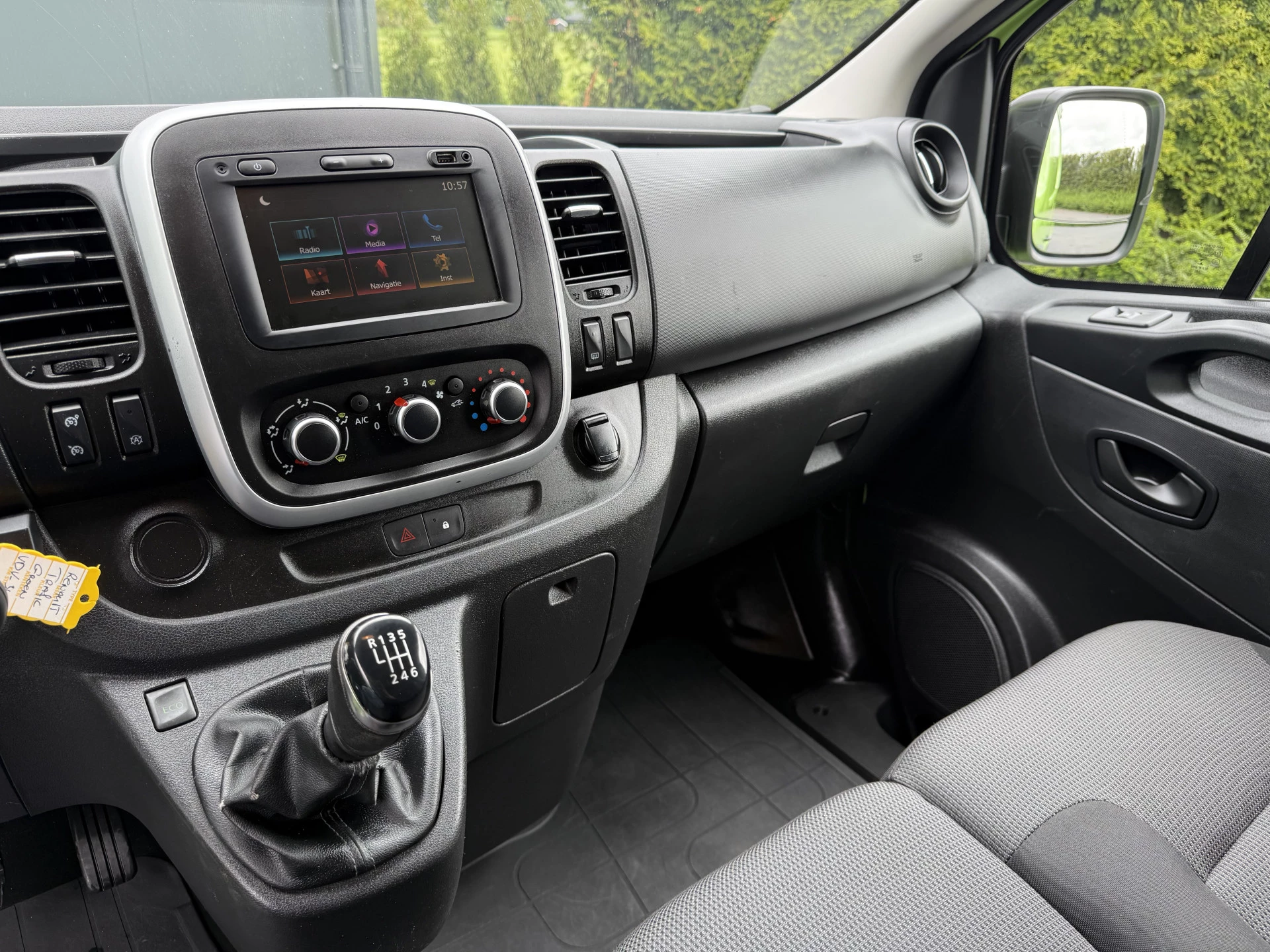 Renault Trafic 2020 - 1.6 dCi / L1H1 / 1e EIG. / BOTT INRICHTING / TREKHAAK / IMPERIAAL / 3-ZITS / AIRCO / CRUISE / NAVI изображение 14