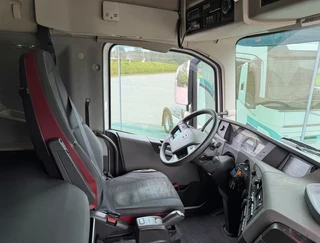 Volvo FH 2018 - 13.420 EURO 6 FULL SPOILER 2X TANKS ONLY 665.000 KM TOP CONDITION NL-TRUCK immagine 11