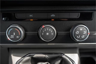 Volkswagen Transporter 2020 - T6.1 2.0 TDI L2H1 | 150 PK | Cruise | Airco | Trekhaak afbeelding 21