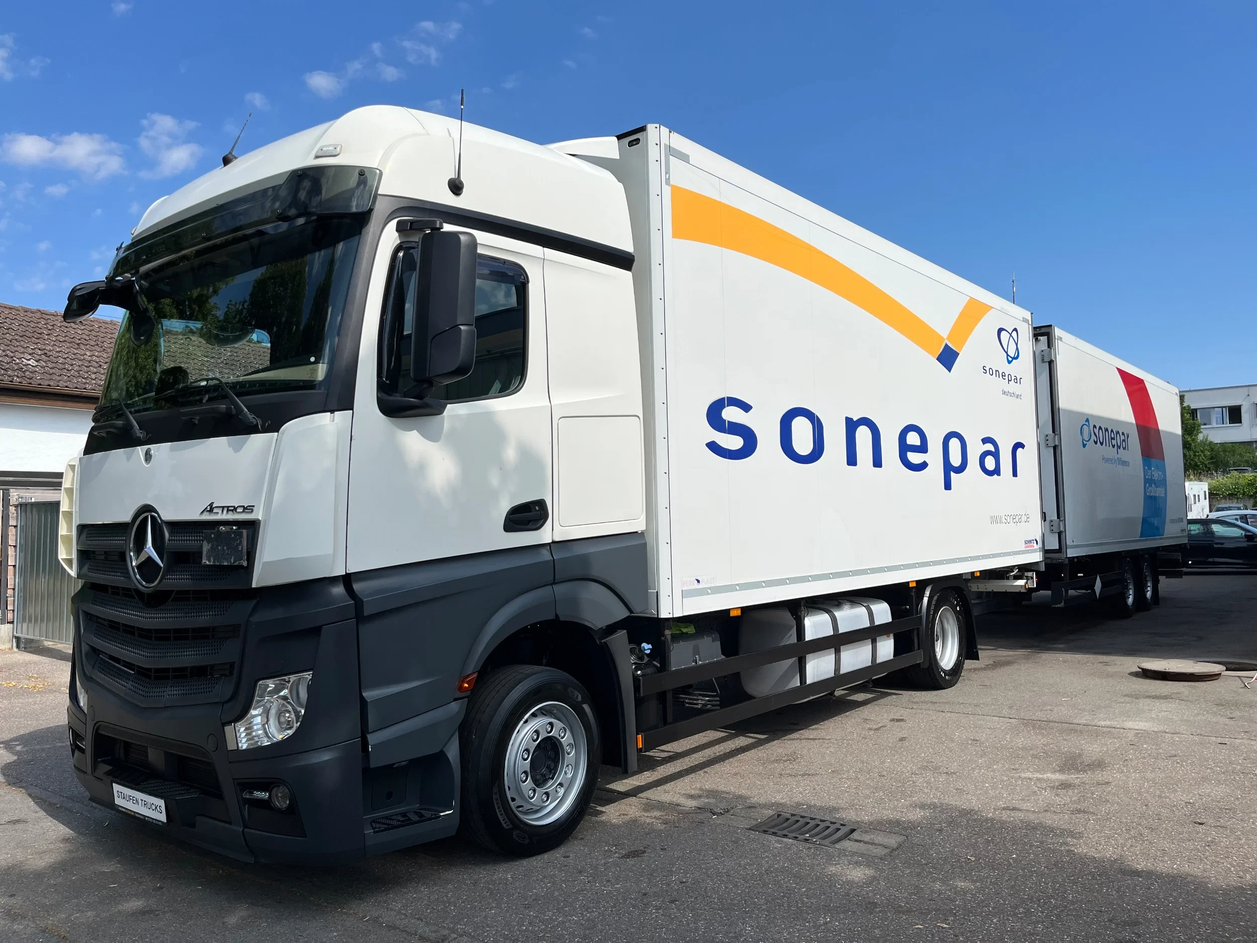 Mercedes-Benz Actros 2018 - 1842 4-ACHS ZUG SCHMITZ KOFFER DURCHLADER image 1