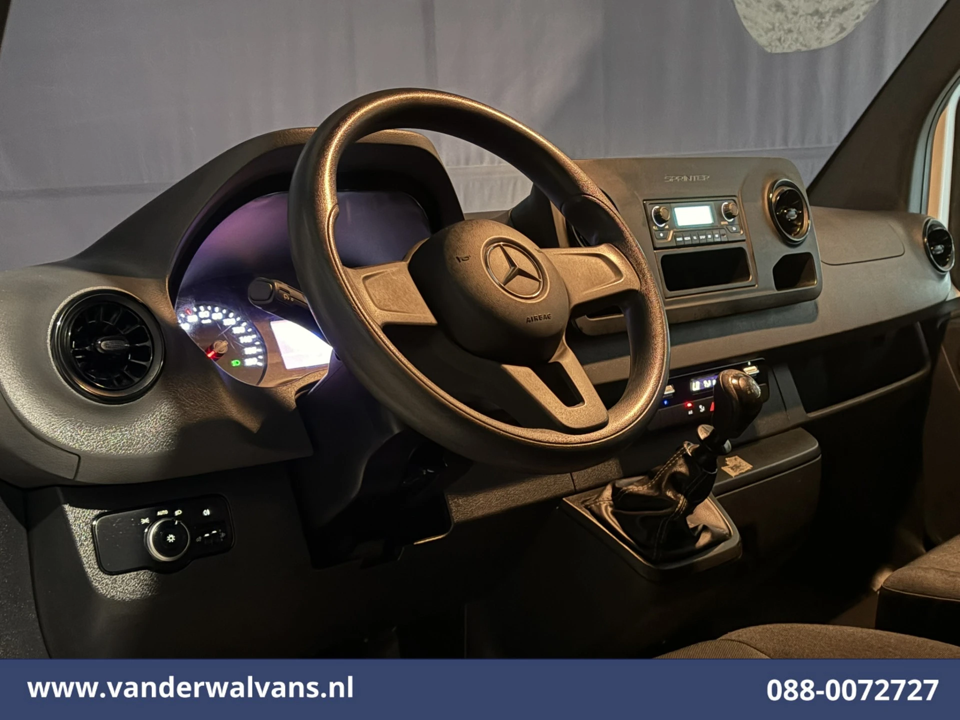 Mercedes-Benz Sprinter 2021 - 317 CDI 170pk L3H2 Euro6 Airco | 2800kg Trekhaak | Bijrijdersbank afbeelding 14