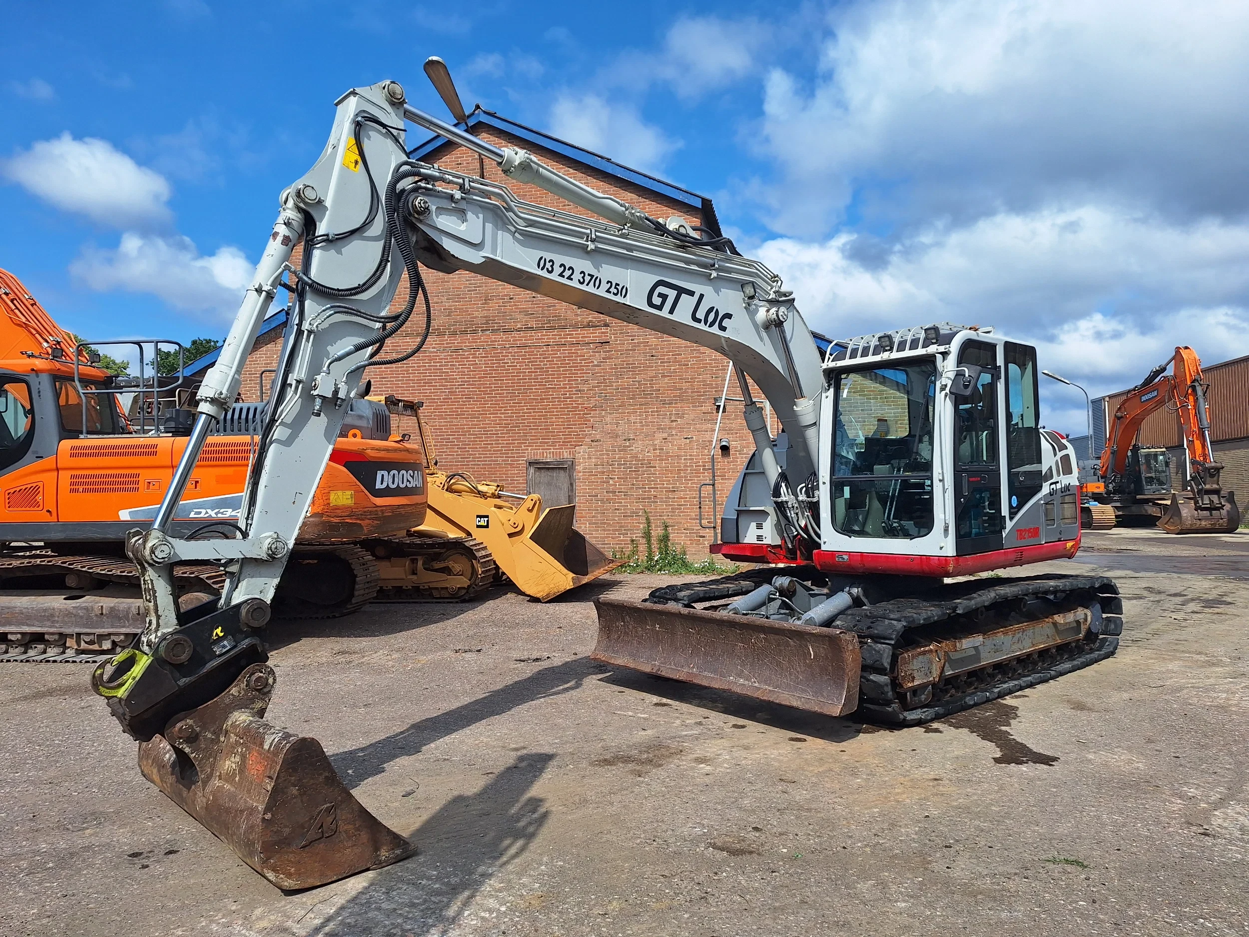 Takeuchi 2019 - TB2150R image 1