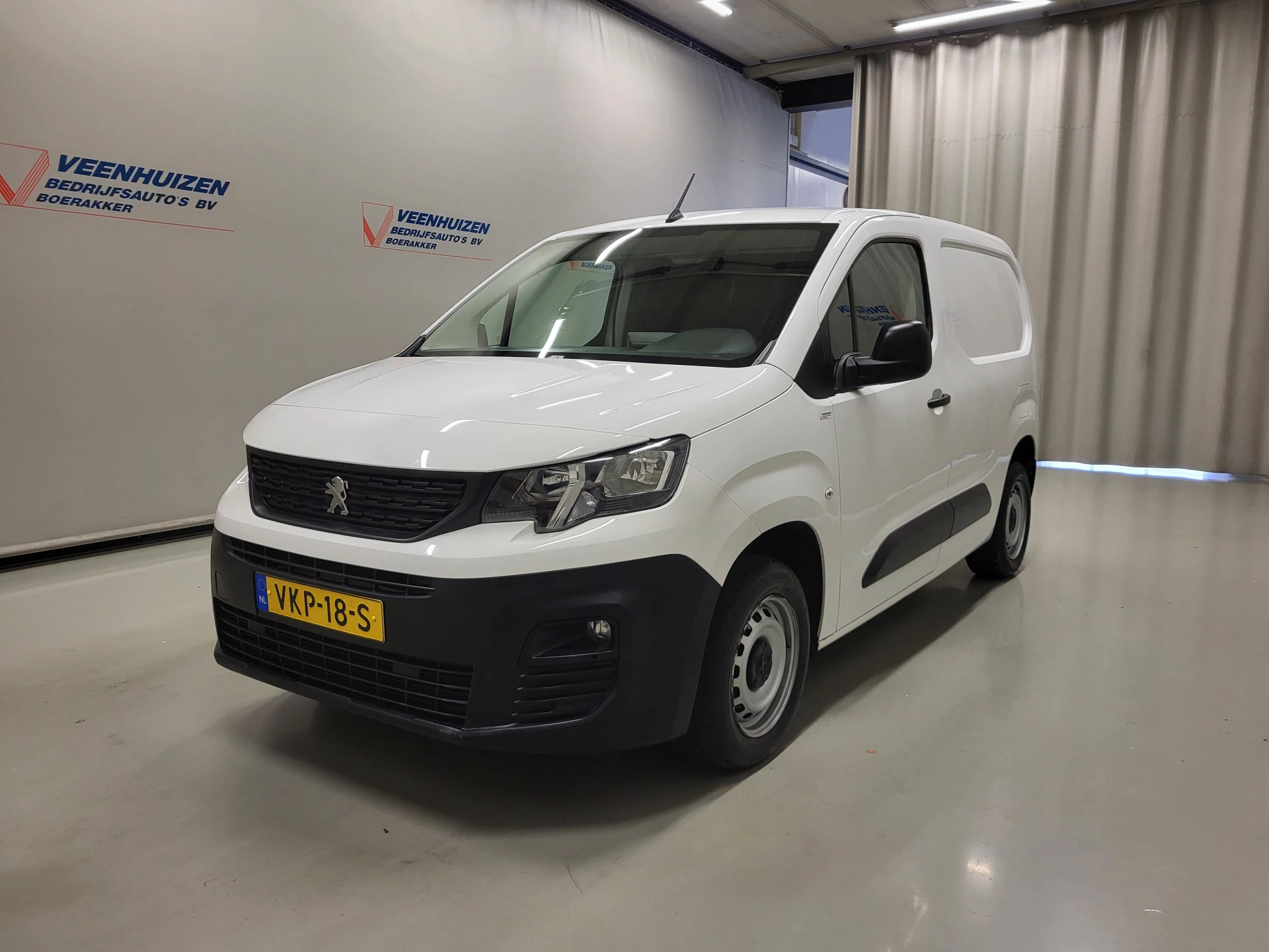 Peugeot Partner 2021 - 1.2PureTech 111pk Benzine! Bild 2