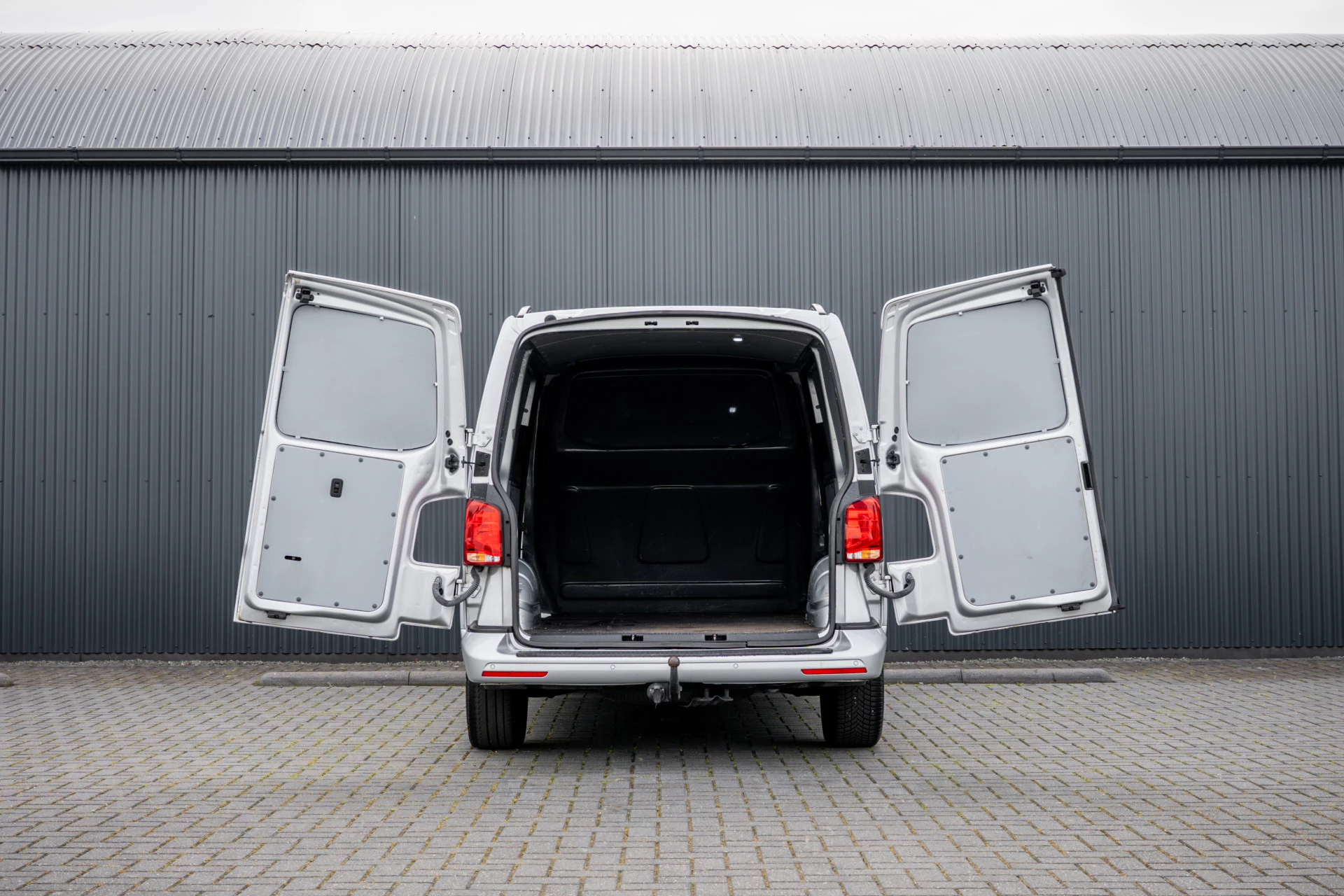 Volkswagen Transporter 2021 - T6.1 Bulli 2.0 TDI L1H1 | Virtual cockpit | Automaat | 150 PK | 3-Zits | 1e Eigenaar | LED | Camera | Carplay | PDC | Zijschuifdeur R+L | Trekhaak obrázek 10