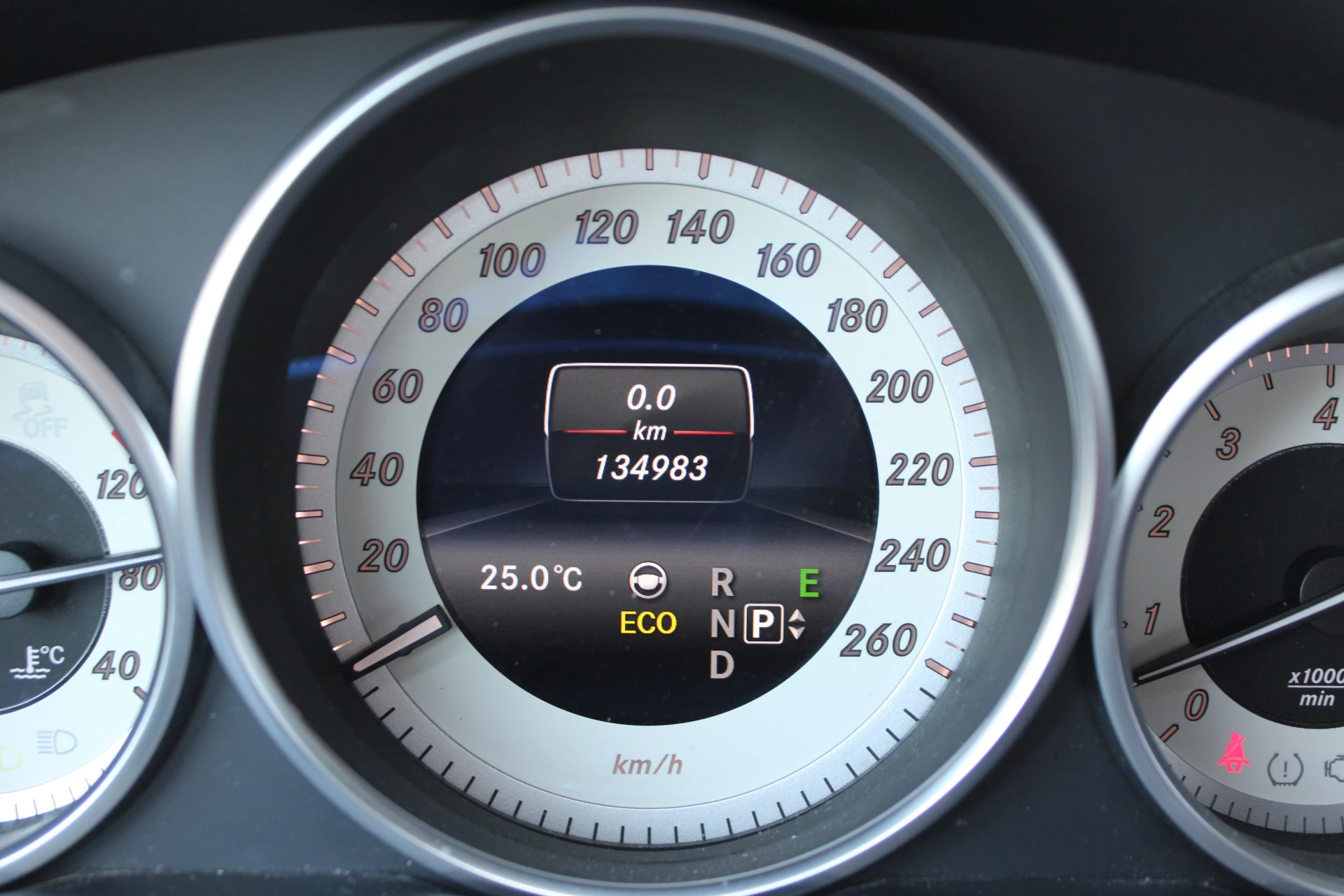 Mercedes-Benz E-Klasse 2015 - Coupé 320 Prestige AMG PANORAMADAK LEDER MEMORY DISTRONIC 360-CAMERA H&K 19'' afbeelding 17