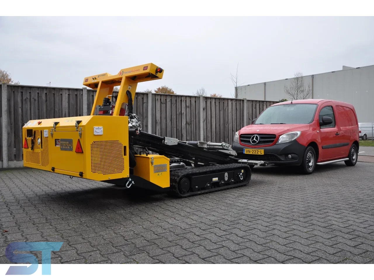 Towtrack benzine 2025 - Rupsvoertuig - Caterpillar truck afbeelding 1