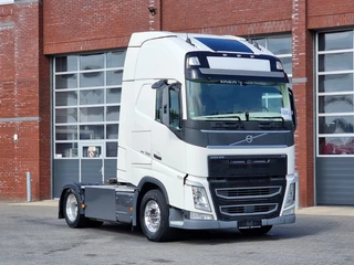 Volvo FH 2020 - 13.500 Globetrotter XL 4x2 - Low deck - I Save - I parkcool - Full air - Custom interior te koop