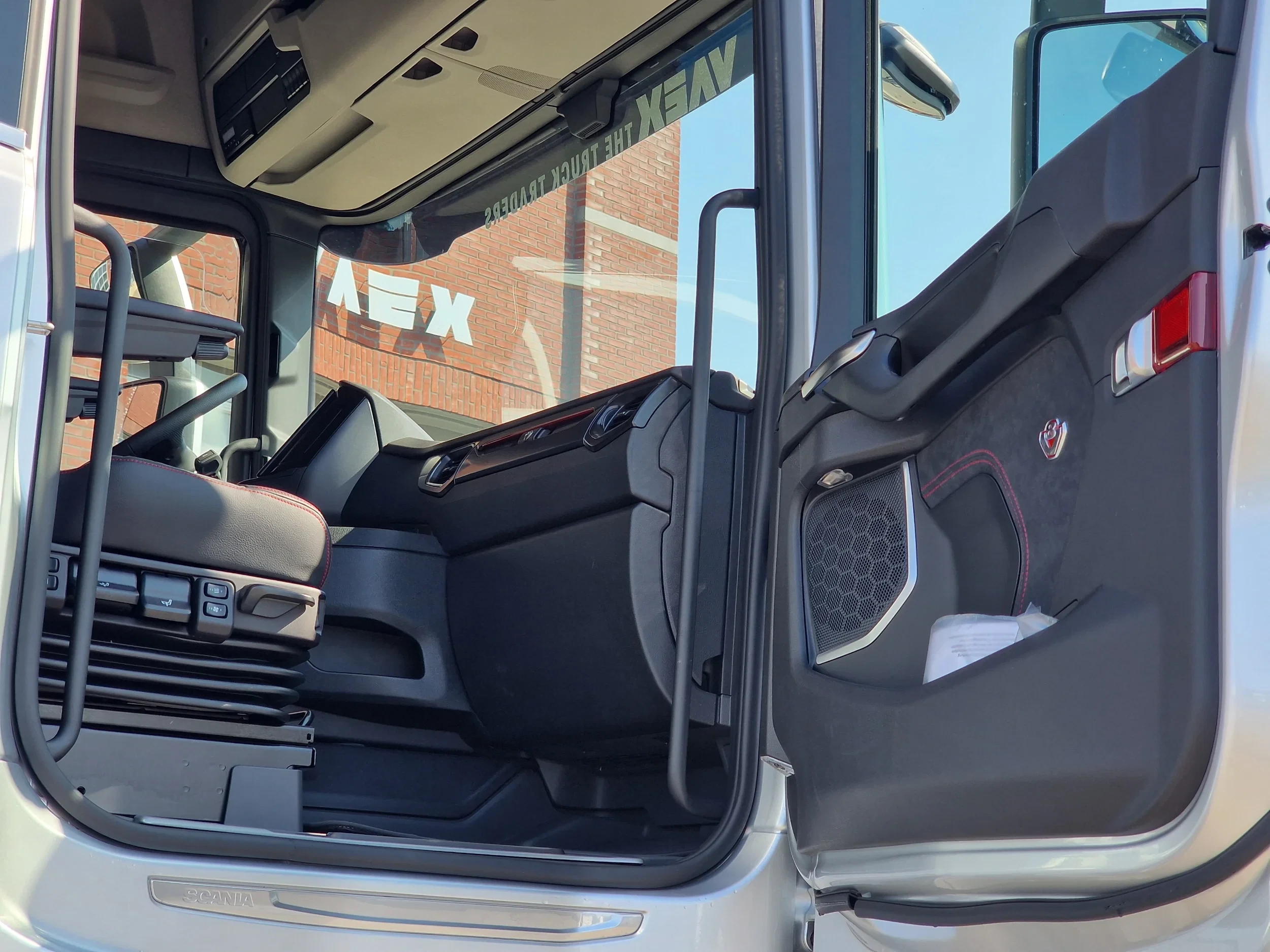 Scania R 2026 - R590 V8 NGS Highline 6x2 - NEW - 2.95WB - Retarder - Night clima - Leather - Alloy immagine 24