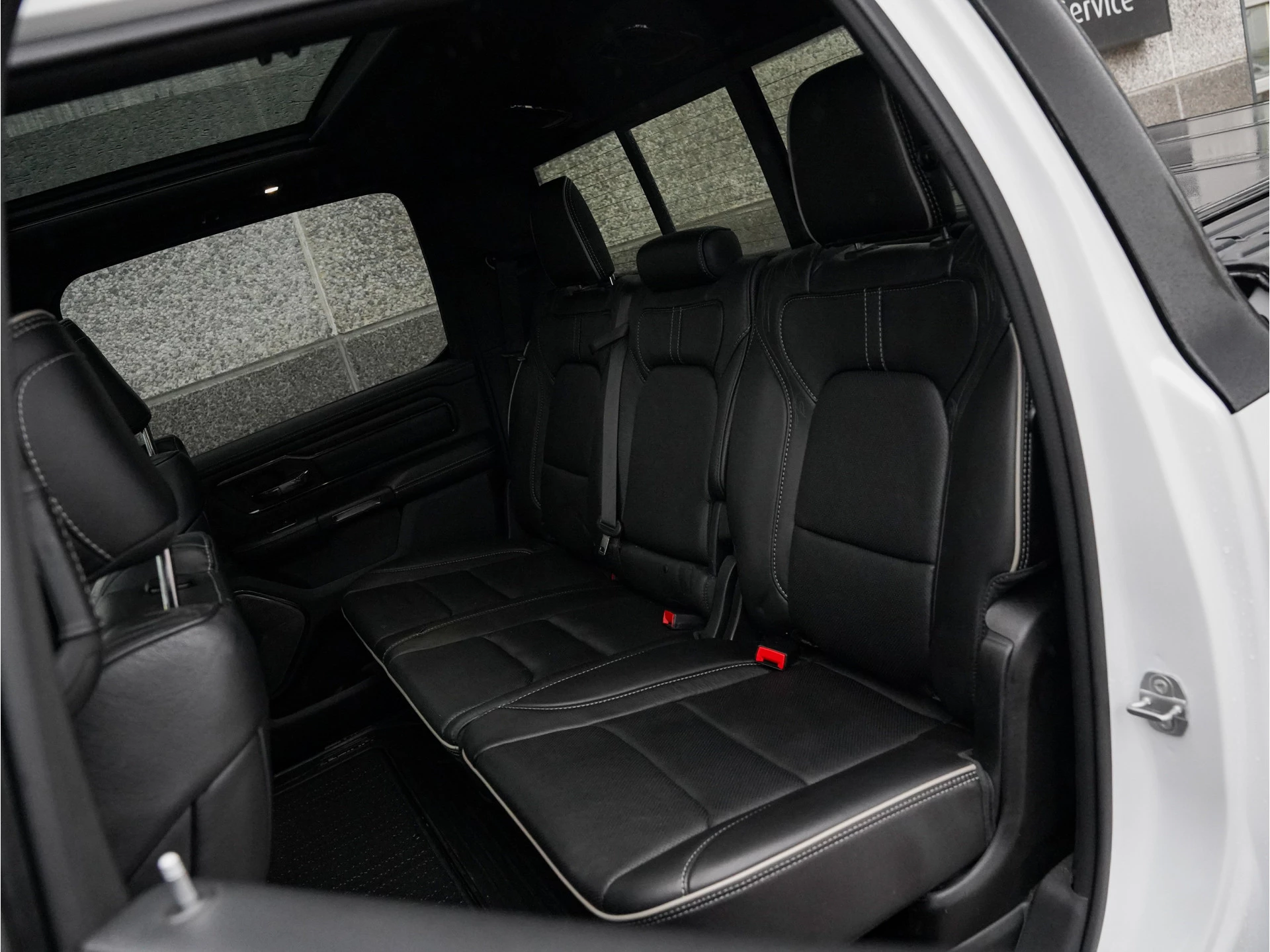 Dodge Ram 1500 2022 - 5.7 V8 4x4 Crew Cab Limited Night изображение 41